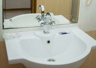 Гостиница Русь Калуга Номер стандарт с 1 двуспальной кроватью-5